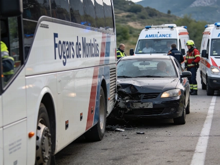 Bus-car crash in Fogars de Montclús leaves at least 41 injured RUSSPAIN.com
