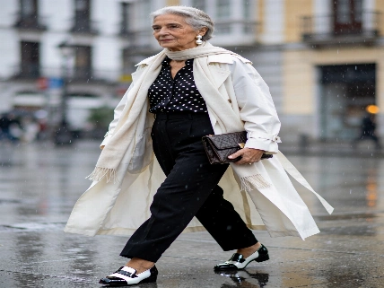 Carmen Lomana sets the standard for rainy day elegance in Spain RUSSPAIN.com