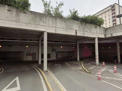 Driver Strands Car on Median After Parking Exit in Ferrol RUSSPAIN.com