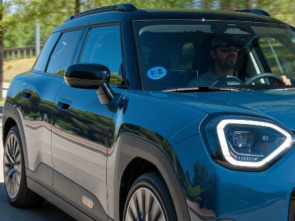 MINI Aceman 2026 shakes up city driving with electric punch RUSSPAIN.com