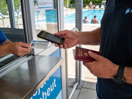 Swiss Pool Lifts Ban on Foreign Visitors, But Entry Now Costs Double RUSSPAIN.com
