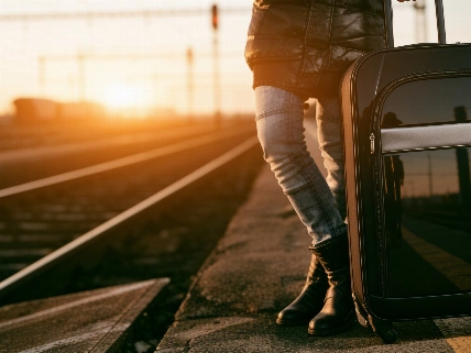 Solo travel surges in Spain as trains overtake cars RUSSPAIN.com
