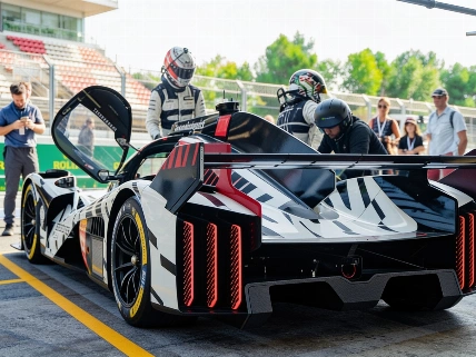 Peugeot targets a 2027 reset for its 9X8 Le Mans programme RUSSPAIN.com