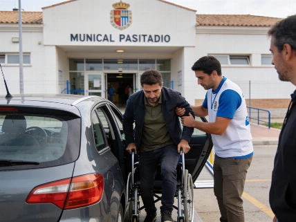 Urda residents ferry rail survivors to municipal sports hall RUSSPAIN.com