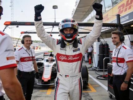 Sergio Perez finally claims first Formula 1 pole after 216 attempts RUSSPAIN.com