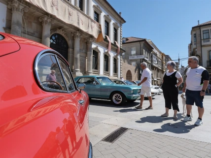 Bubble Car and Motocarro Draw Crowds at Pontevedra Classic Rally RUSSPAIN.com