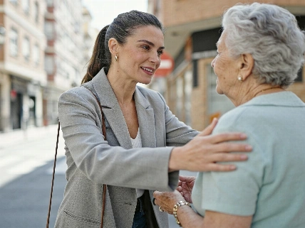Madrid police arrest woman for targeting elderly with fake affectionate hugs RUSSPAIN.com