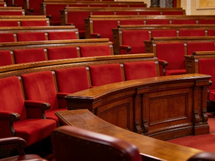 Vox seeks PP deal to shield the Senate from the left-wing pact RUSSPAIN.com