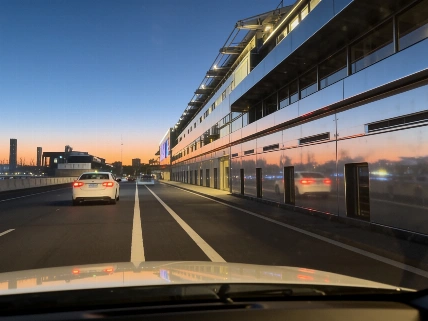 Madrid taxis filmed taking racing lines on Madring RUSSPAIN.com