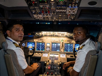 Delta Air Lines flight returns to Barcelona after engine smoke scare RUSSPAIN.com
