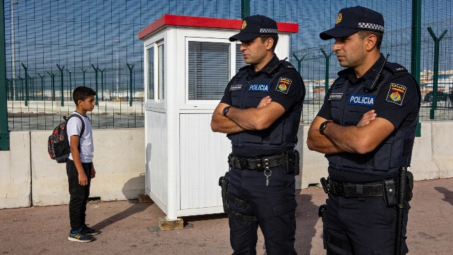 Moroccan border forces stood by during mass crossing into Ceuta RUSSPAIN.com