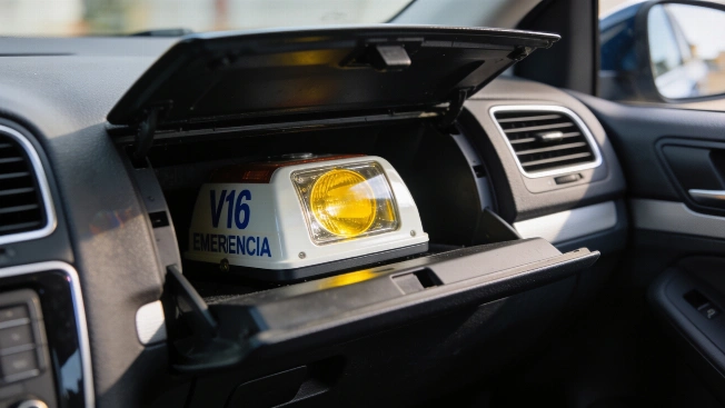 Drivers in Spain face fines for missing connected V16 emergency beacon RUSSPAIN.com