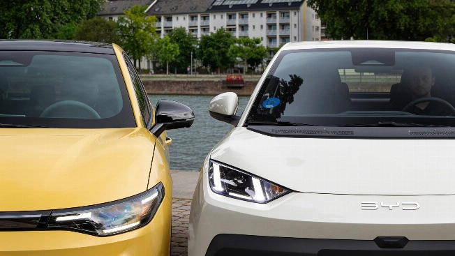 Leapmotor B05 vs BYD Dolphin Surf: Which Electric Car Wins at €20,000? RUSSPAIN.com