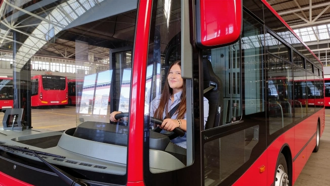 Youngest bus driver in A Coruña breaks barriers behind the wheel RUSSPAIN.com