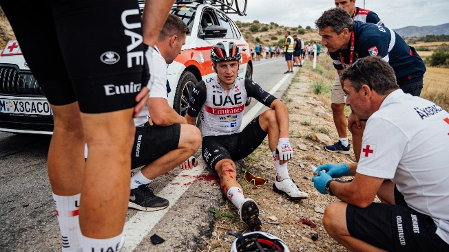 Tadej Pogacar Withdraws from La Vuelta After Serious Crash Near Xeraco RUSSPAIN.com