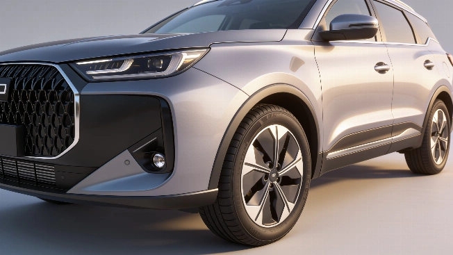 EBRO S700 takes on Toyota Corolla Cross with bold hybrid punch RUSSPAIN.com