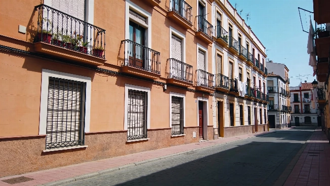 PSOE leaders urge Sánchez to call early elections amid housing unrest RUSSPAIN.com