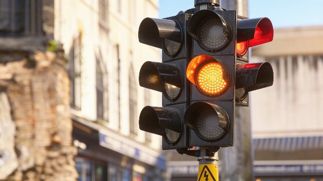 Spain rewrites traffic light rules to protect pedestrians RUSSPAIN.com