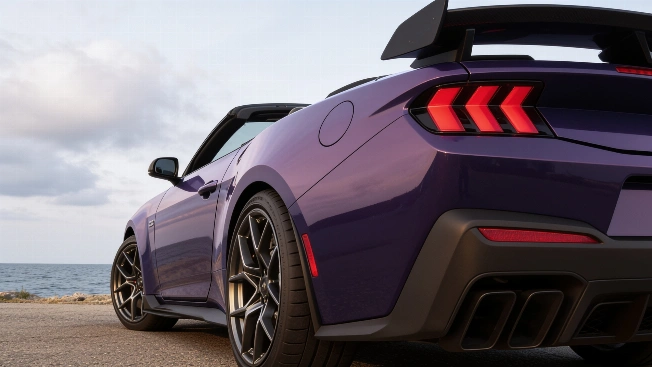 Ford Unveils Its Most Powerful Mustang Convertible Ever: 806 HP Dark Horse SC RUSSPAIN.com