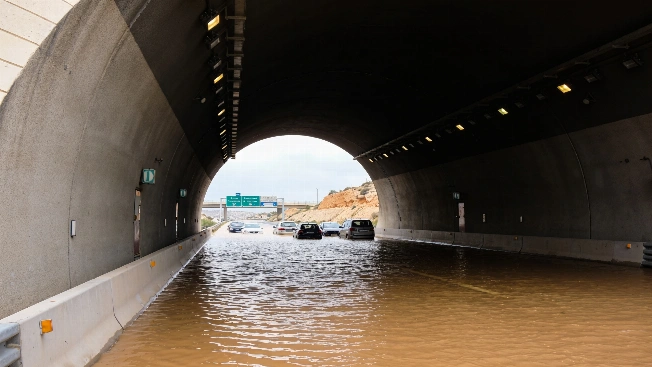 Five cars remain inside flooded AP-7 tunnel in Alicante RUSSPAIN.com