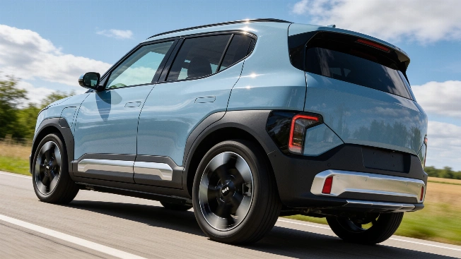Kia EV2 GT-Line: A Compact Electric SUV That Surprises in the City RUSSPAIN.com