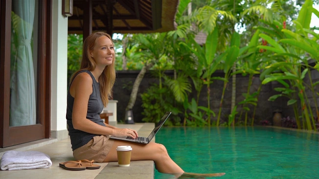 Spanish digital nomads trade Spain for Bali’s lifestyle upgrade RUSSPAIN.com