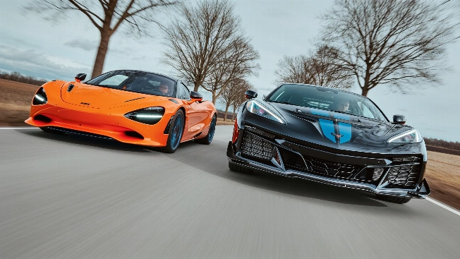 McLaren 750S vs Chevrolet Corvette ZR1: Supercar Showdown RUSSPAIN.com