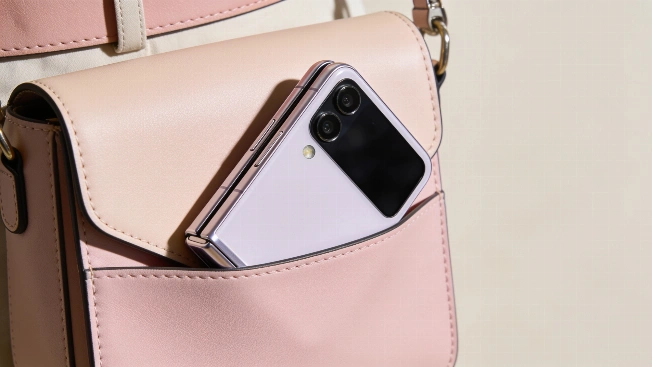Foldable phones turn accessories into fashion statements RUSSPAIN.com