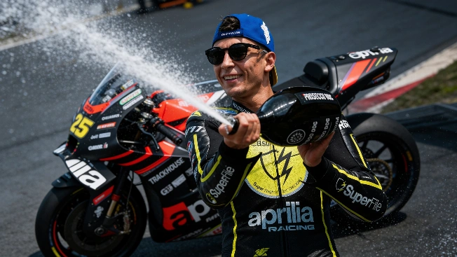 Trackhouse Posts MotoGP Rider Job on LinkedIn With Unusual Perks RUSSPAIN.com