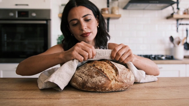 Spanish Baker Shares the Key to Keeping Bread Fresh for Days RUSSPAIN.com
