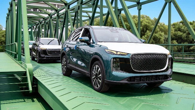 17,000 km by Land and Sea: How the Lepas 8 Arrives in Barcelona RUSSPAIN.com