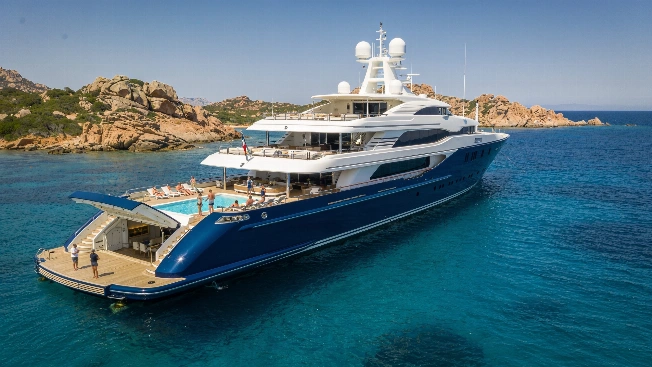 Amancio Ortega’s Superyacht Drizzle Turns Heads in Sardinia RUSSPAIN.com