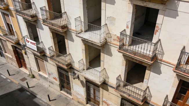 Spanish Congress blocks controversial housing decrees after landlord backlash RUSSPAIN.com