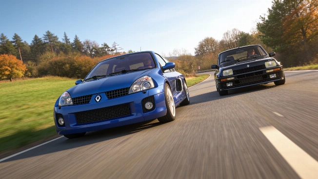 Renault 5 Turbo and Clio V6: compact cars with wild hearts RUSSPAIN.com