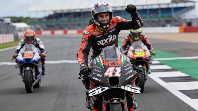 Raúl Fernández Claims Victory at Silverstone in Dramatic MotoGP Race RUSSPAIN.com