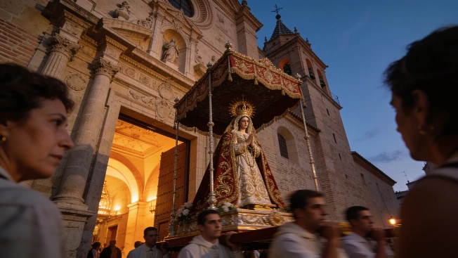 Granada's Patroness Leaves the Cathedral to Cheers RUSSPAIN.com