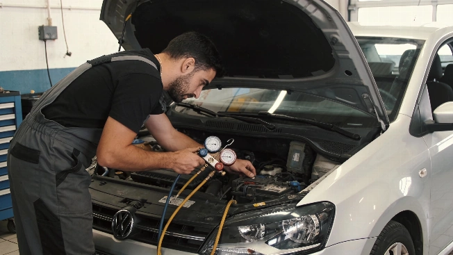 Why Mechanics Say You Should Almost Never Recharge Your Car’s AC Gas RUSSPAIN.com