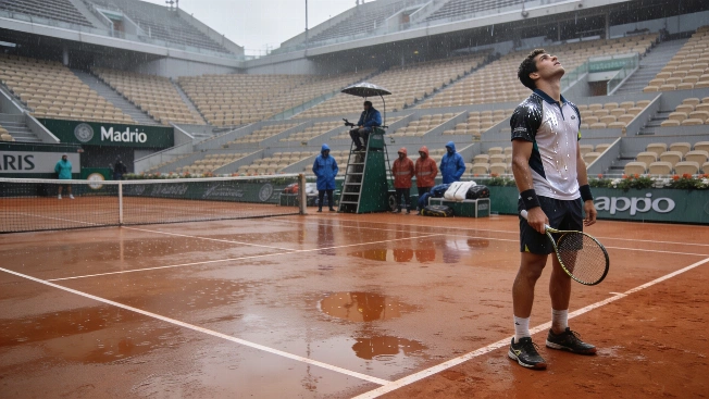 Rain Forces Last-Minute Change for Jódar’s Debut Match in Madrid RUSSPAIN.com