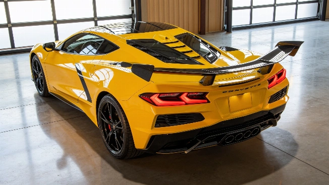 Chevrolet Corvette ZR1’s Aerodynamic Power Damages Its Own Paint RUSSPAIN.com