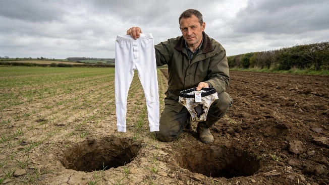 A Farmer Buried Two Identical Underpants—Only One Disappeared RUSSPAIN.com
