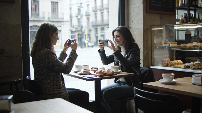 Barcelona’s Tourist Hotspots Face New Wave of Influencer-Driven Trends RUSSPAIN.com