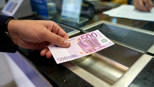 Cash withdrawals over three thousand euros trigger tax scrutiny in Spain RUSSPAIN.com