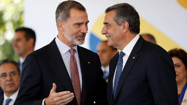 Minister Puente Condemns King's Photo with Javier Negre as 'Ignominy' RUSSPAIN.com
