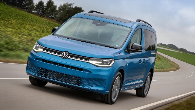 VW Caddy eHybrid 2026: Plug-In Van Delivers 119 km Electric Range RUSSPAIN.com