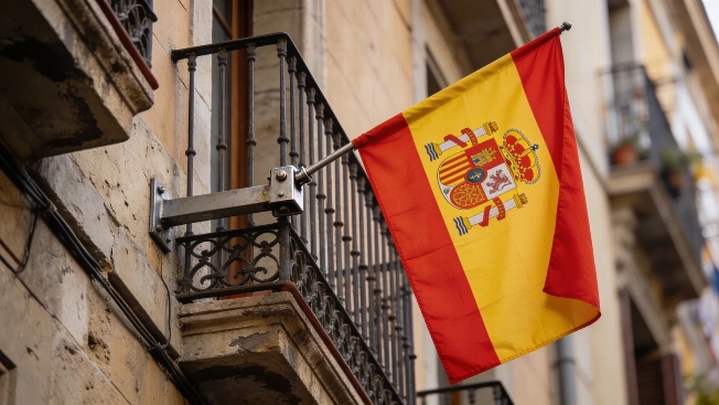A Spanish Flag on Your Balcony Could Cost You €3,000 in Catalonia RUSSPAIN.com