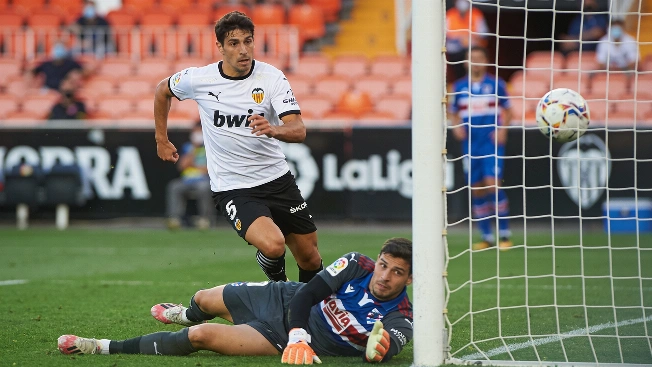 Luis Rioja's late goal lifts Valencia past Alavés in Vitoria RUSSPAIN.com
