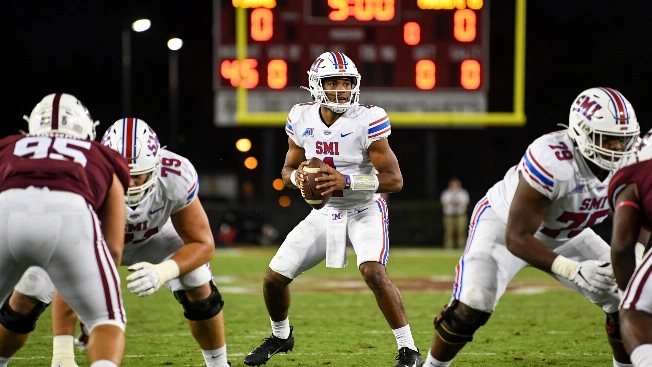 Kevin Jennings leads SMU past Florida State after blackout delays opener RUSSPAIN.com