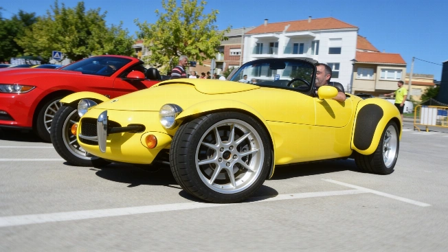 Mustangs and Ford pickups draw a crowd at Rodeira beach RUSSPAIN.com