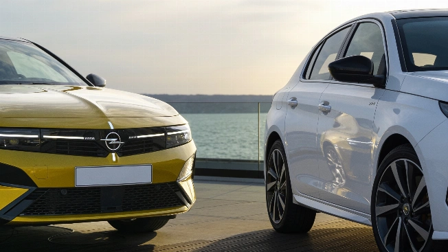 Opel Astra vs Peugeot 308: The Hybrid Compact Showdown RUSSPAIN.com