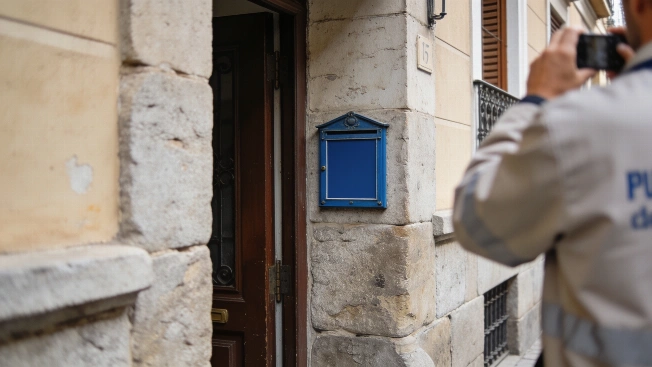 A blue plaque marks Maricarmen's eviction in Madrid RUSSPAIN.com